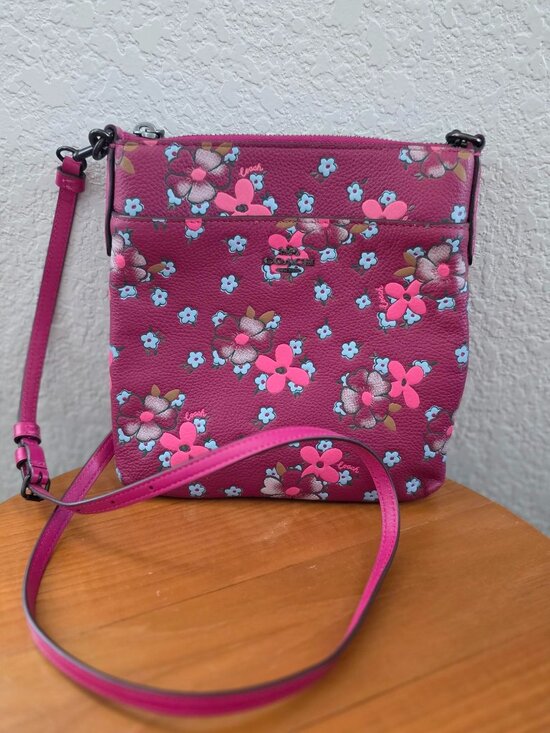 Coach Handbags - COACH Kitt Messenger Crossbody Bag – Field Floral Print